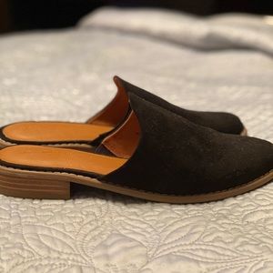 Universal Thread Sandals